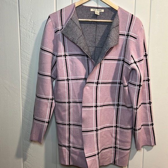 AVA PAIGE Long-Sleeve Plaid Cardigan with One Snap Middle Closure - Picture 1 of 8